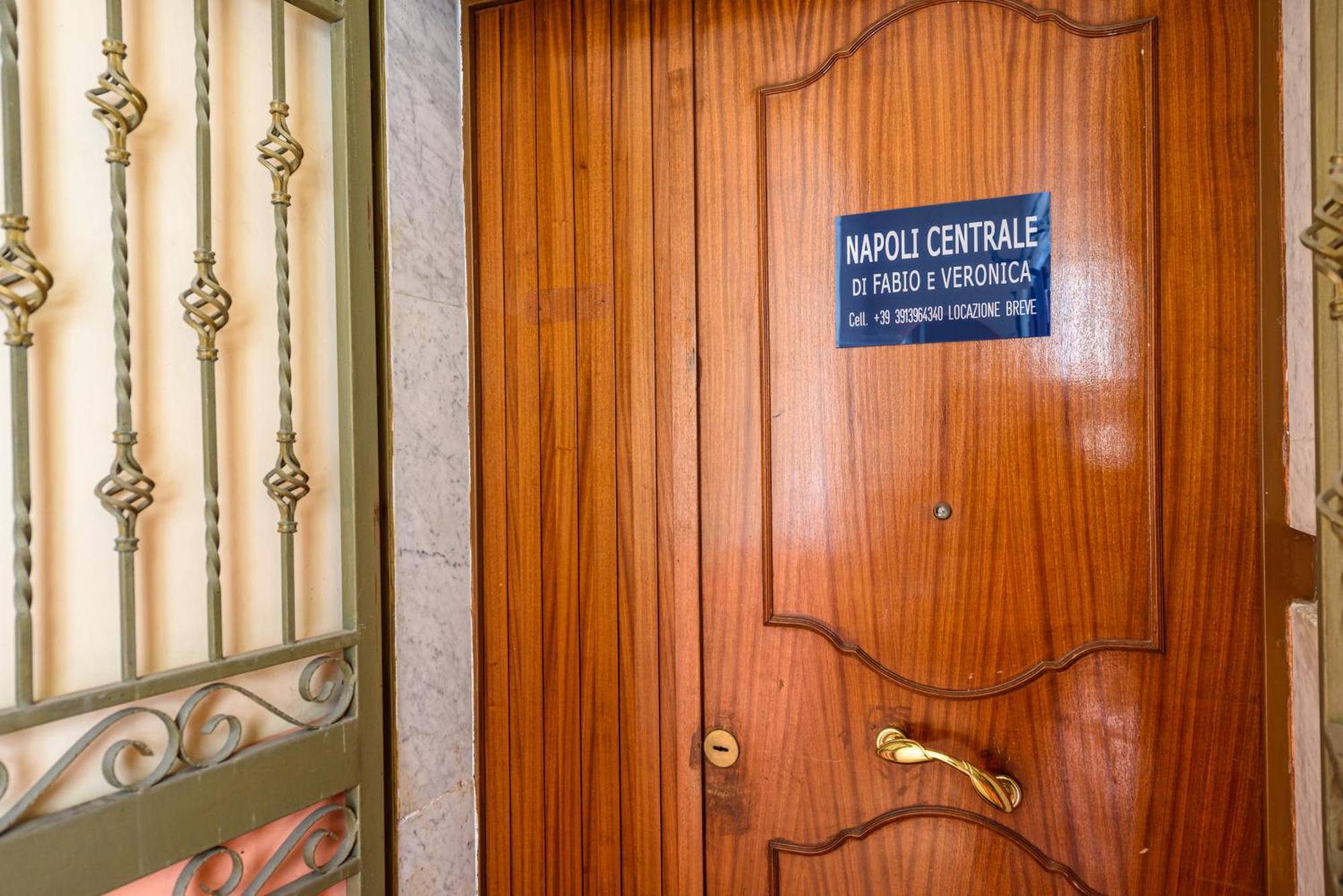 Napoli Centrale Di Fabio E Veronica Lt Εξωτερικό φωτογραφία